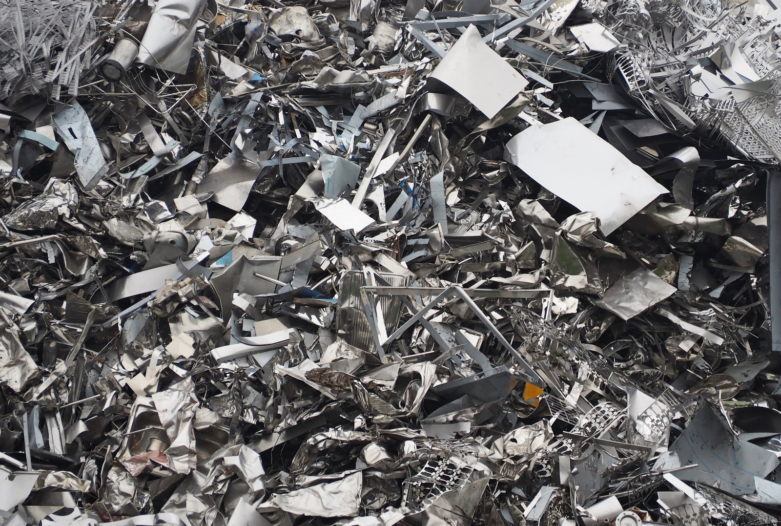 AdobeStock_491405750_metal waste-resize main banner