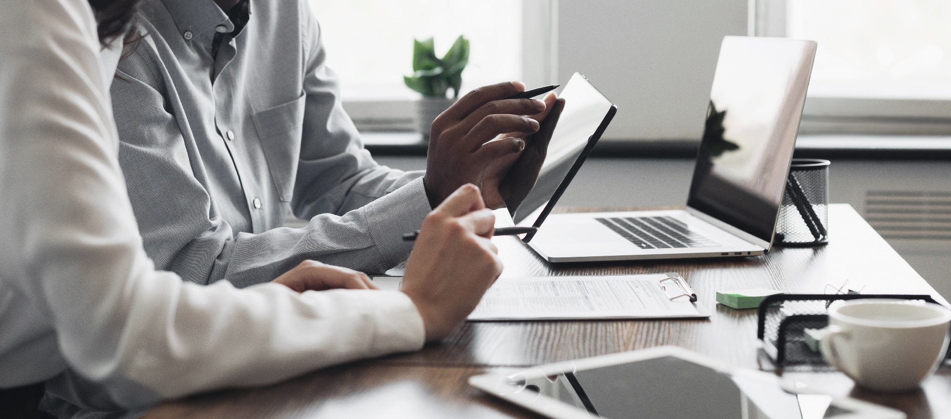 AdobeStock_546043045_brokers-main banner resized